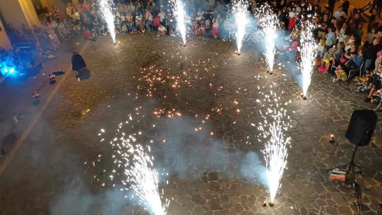 Il pubblico assiste al finale di Firestorm